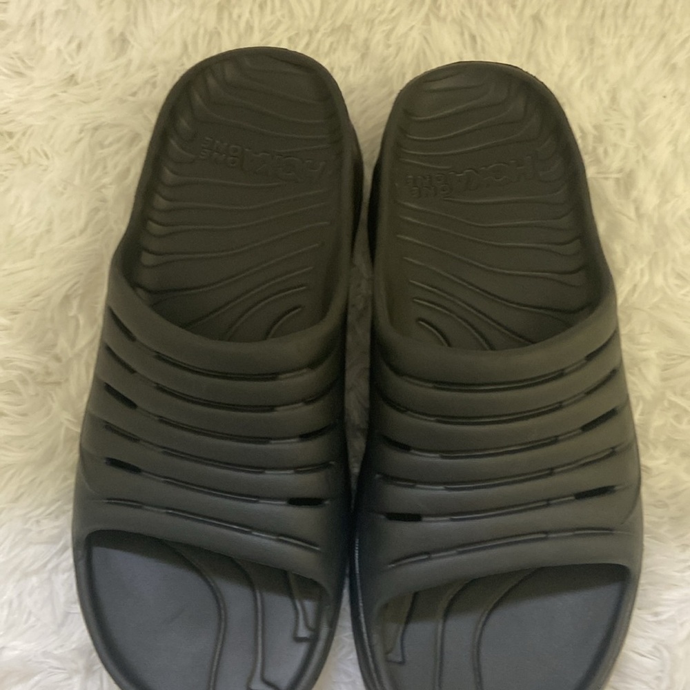 HOKA ONE ONE,MEN,DARK GREY,ORA RECOVERY SLIPPERS. SIZE- M 12 - Picture 2 of 9